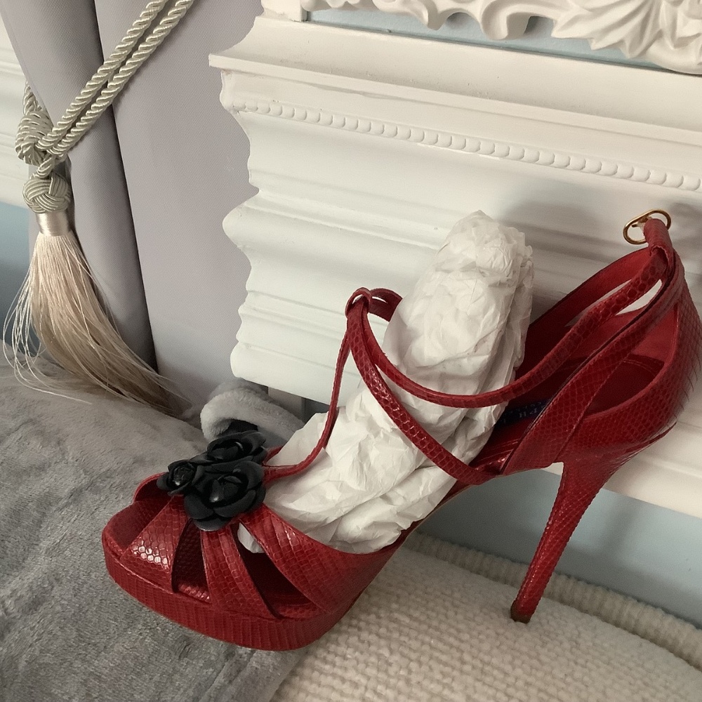 Shoes - Picture 7 of 8